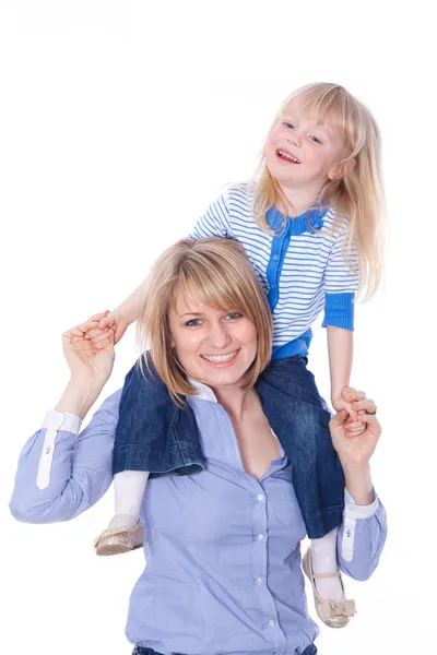 Jonge moeder spelen met dochter. op witte achtergrond — Stockfoto