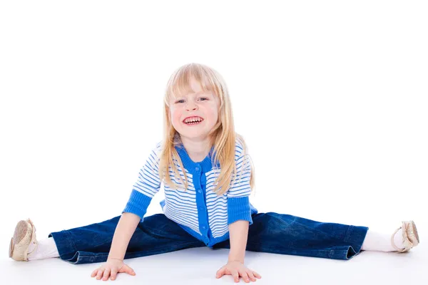 Schattig klein meisje maken gesplitst op witte achtergrond — Stockfoto