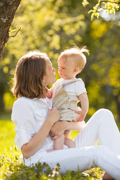 Mutlu anne ve oğul — Stok fotoğraf