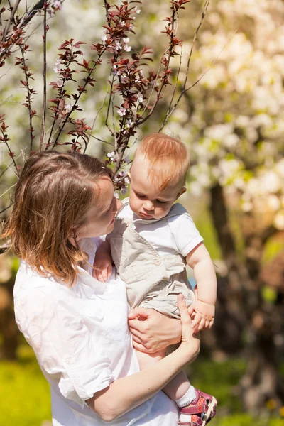 Bebek ile anne — Stok fotoğraf