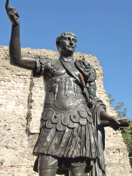 Kejsaren Trajanus staty — Stockfoto