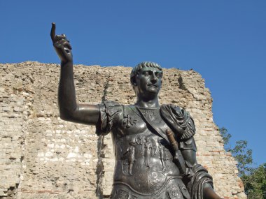 İmparator Trajan'ın heykeli