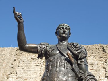 İmparator Trajan'ın heykeli