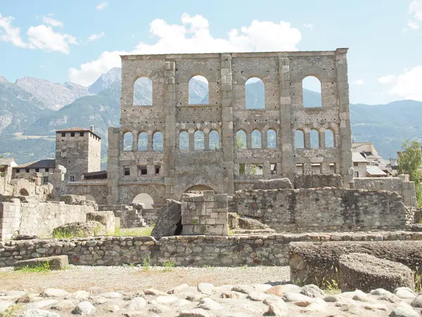 Romerska teatern aosta — Stockfoto