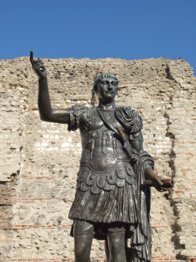 İmparator Trajan'ın heykeli