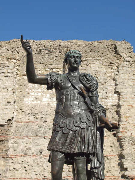 Statua dell'imperatore Traiano — Foto Stock