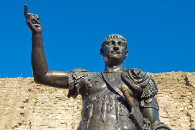 İmparator Trajan'ın heykeli