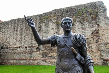 İmparator Trajan'ın heykeli