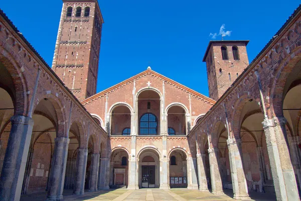 Sant ambrogio 教堂米兰 — 图库照片