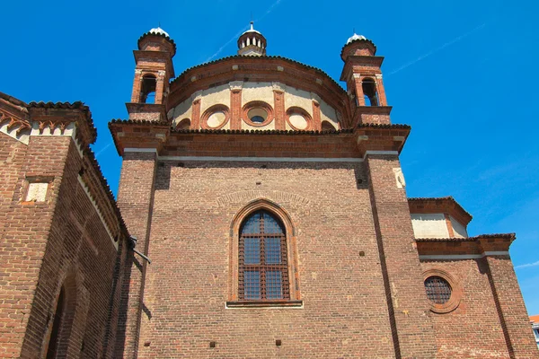 Sant Eustorgio kirke, Milano – stockfoto