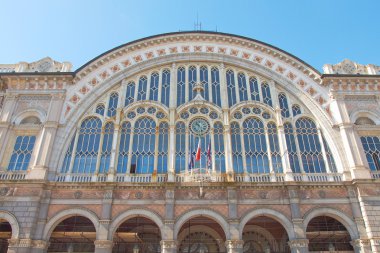 Porta nuova istasyonu, Torino