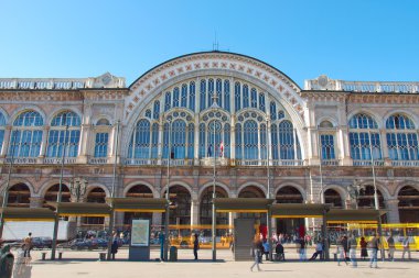 Porta nuova istasyonu, Torino