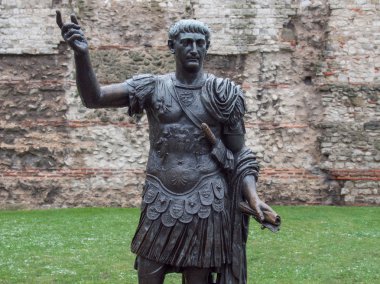 İmparator Trajan'ın heykeli
