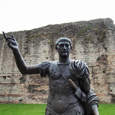 İmparator Trajan'ın heykeli