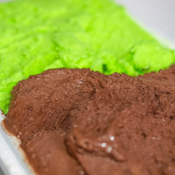 Helado de chocolate con menta —  Fotos de Stock