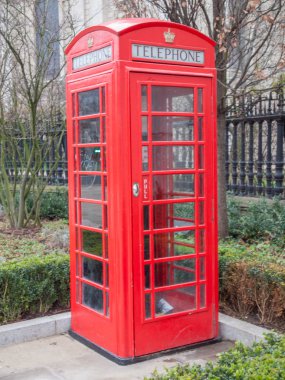 Londra telefon kulübesi