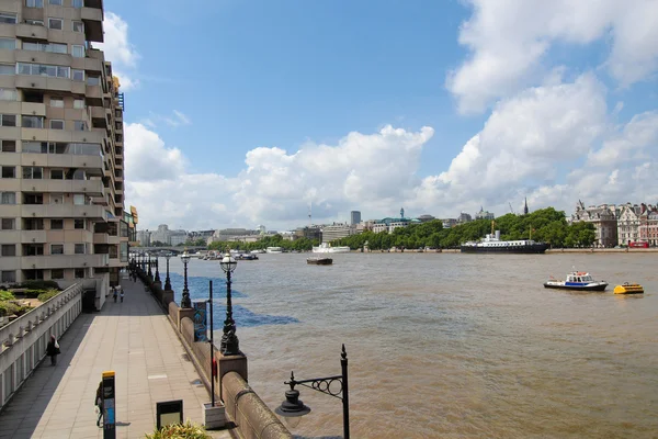 伦敦泰晤士河南岸河 — 图库照片