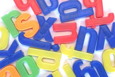 yaprakları ve eski duvar