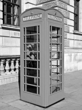 Londra telefon kulübesi