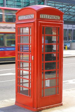 Londra telefon kulübesi