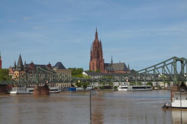 Frankfurt Katedrali'ne