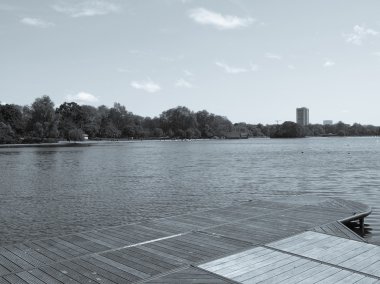 Yılan gibi Gölü, Londra