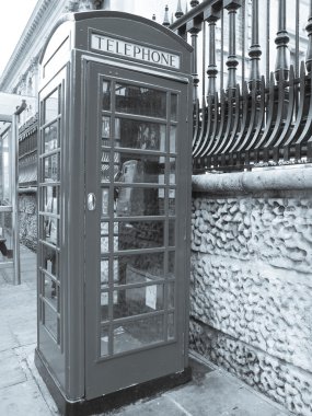 Londra telefon kulübesi