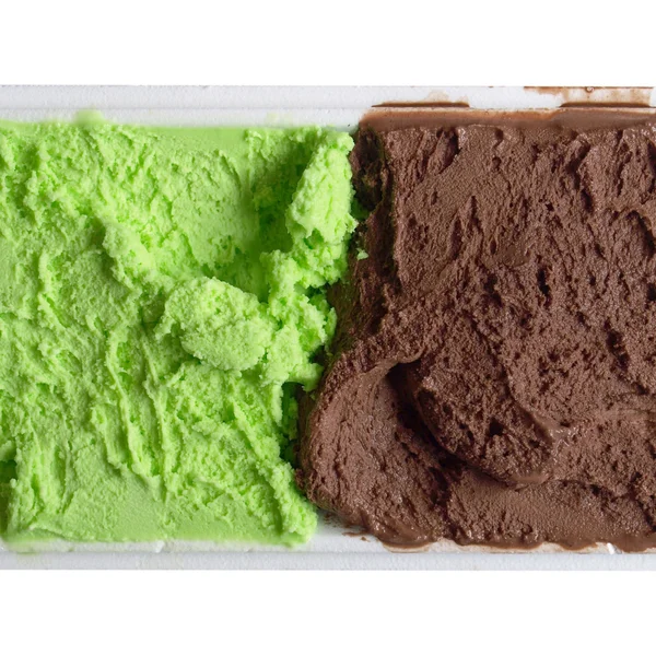 Мятное шоколадное мороженое — стоковое фото
