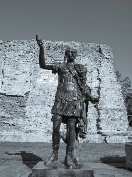 Standbeeld van keizer Trajanus — Stockfoto