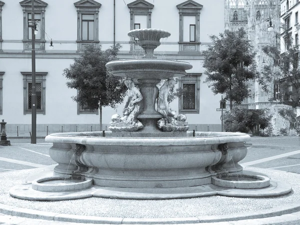 Piermarini 喷泉、 米兰 — 图库照片