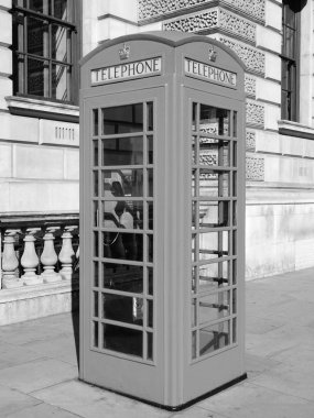 Londra telefon kulübesi