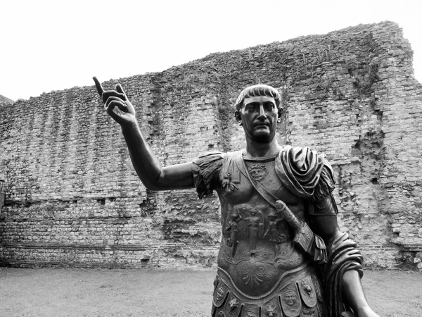 Keisari Trajanuksen patsas — kuvapankkivalokuva