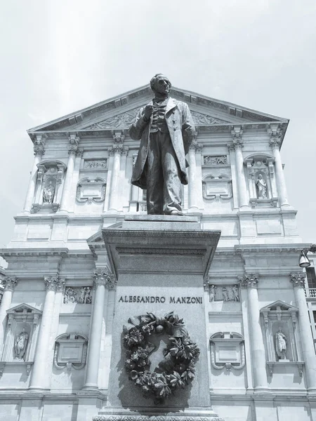 Estátua de Manzoni, Milão — Fotografia de Stock