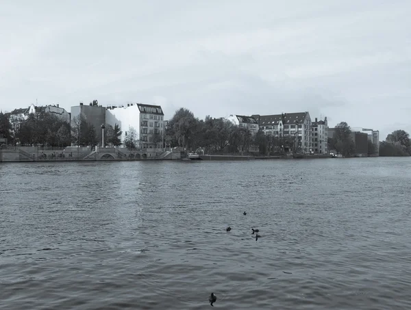 Nad rzekę Szprewę, berlin — Zdjęcie stockowe