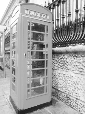 Londra telefon kulübesi