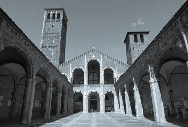 Sant ambrogio Kilisesi, milan — Stok fotoğraf
