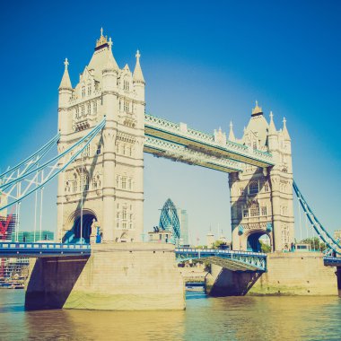 Retro bak Tower Bridge London