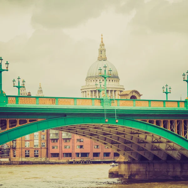 Vintage Londra'da thames Nehri bak — Stok fotoğraf