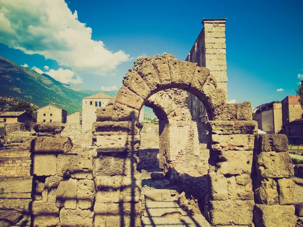 Retro ser romerska teatern Aosta — Stockfoto