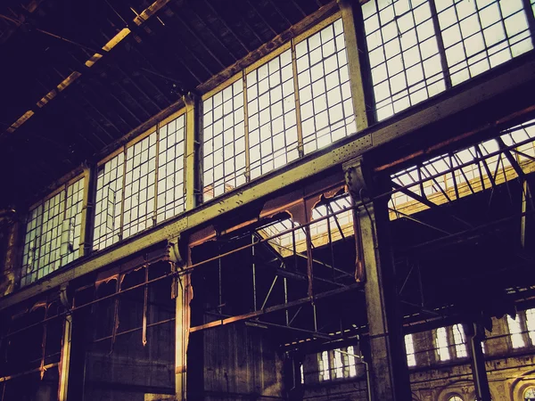 버려진 공장처럼 보이는 역 — 스톡 사진