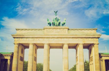 Retro görünüm brandenburger tor, berlin