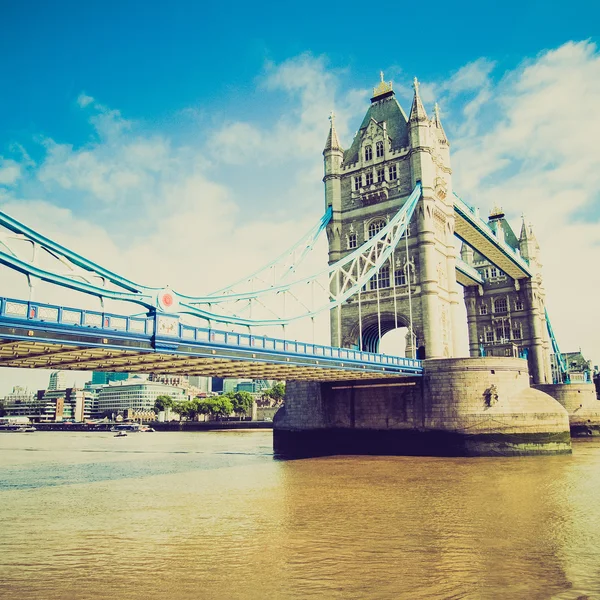 Vintage вигляд Tower Bridge, Лондон — стокове фото