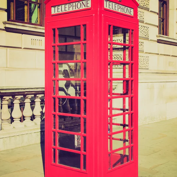 Retro vzhled londýnské telefonní budka — Stock fotografie