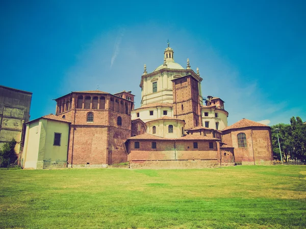 Retro wygląd kościoła Sant Eustorgio, Mediolan — Zdjęcie stockowe