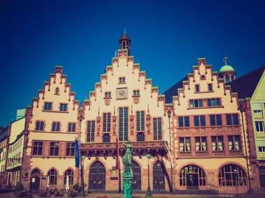 Frankfurt belediyesine bak.