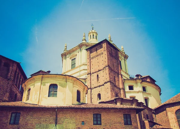 Retro vzhled kostel Sant Eustorgio, Milan — Stock fotografie