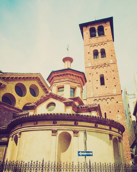 复古看圣塔玛丽亚和 satiro 教堂，米兰 — 图库照片