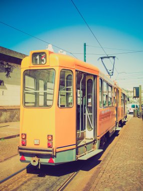 Bir tramvay.