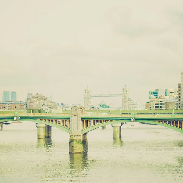 Vintage kijken rivier thames Londen — Stockfoto