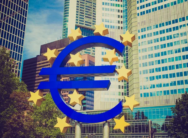 Ретро дивиться Європейський центральний банк у Франкфурті. — стокове фото